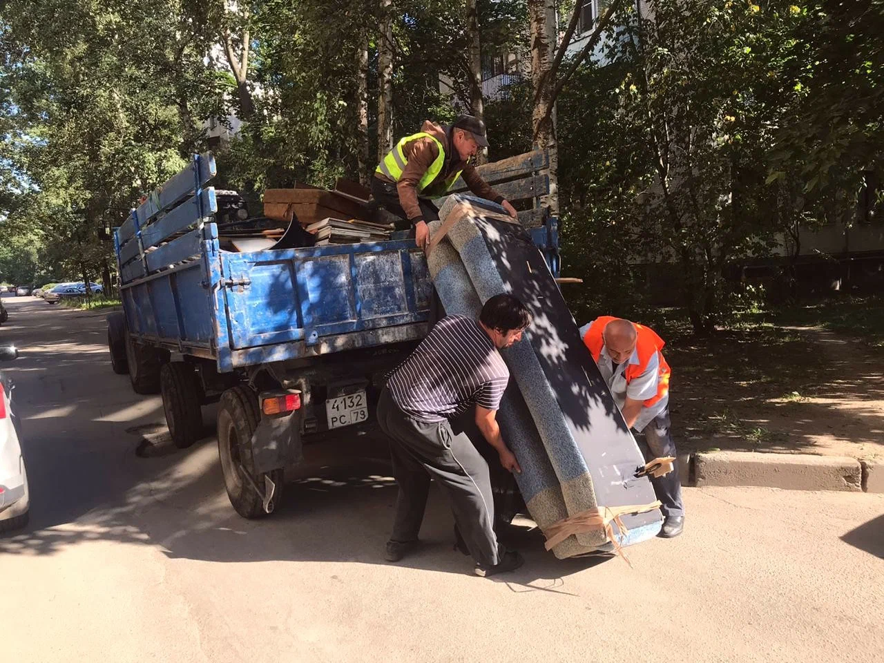 Профессиональный вывоз крупногабаритного мусора в Валуйках в октябре