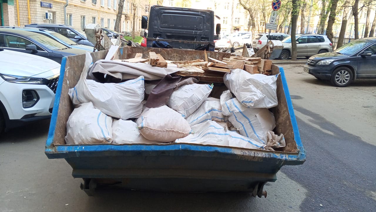 Вывоз мусора из магазина в Валуйках в октябре