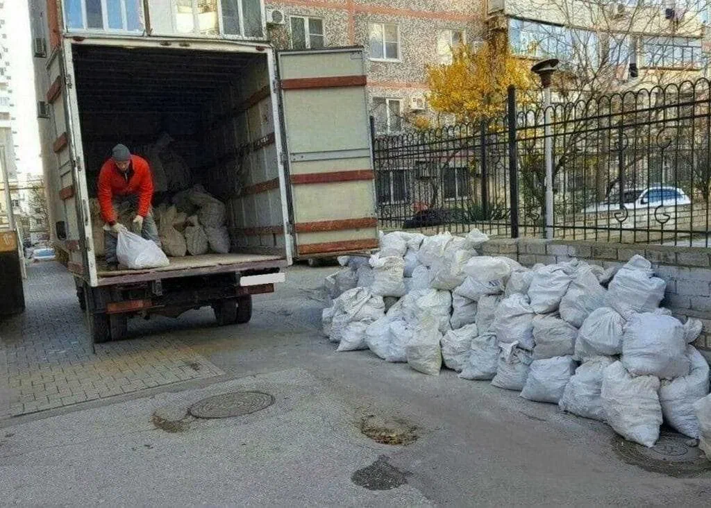 Вывоз мусора после переезда в Валуйках в октябре