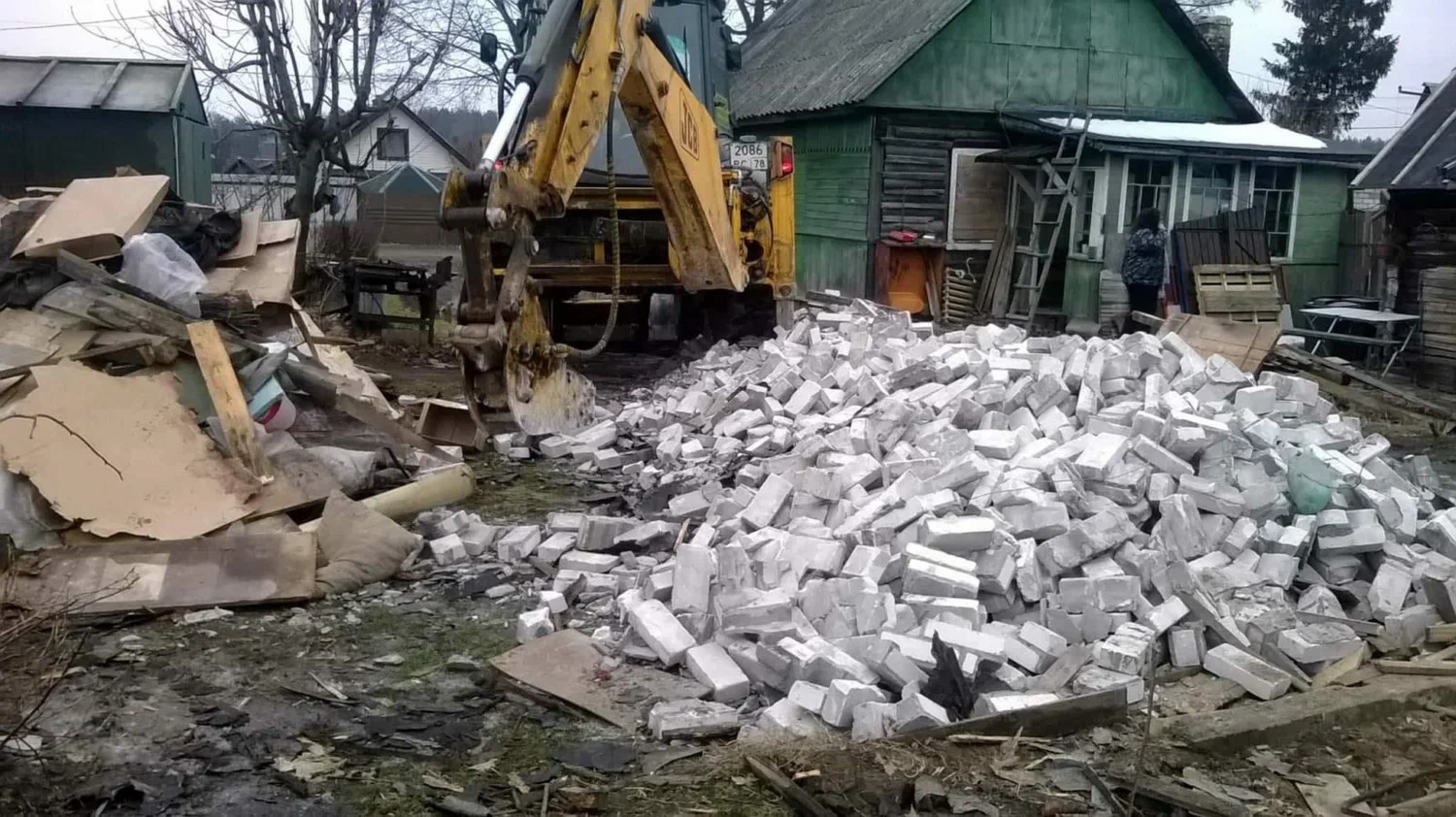 Вывоз мусора после сноса здания в Валуйках от ПроМусор – цена от 5323 руб., утилизация и уборка стройотходов