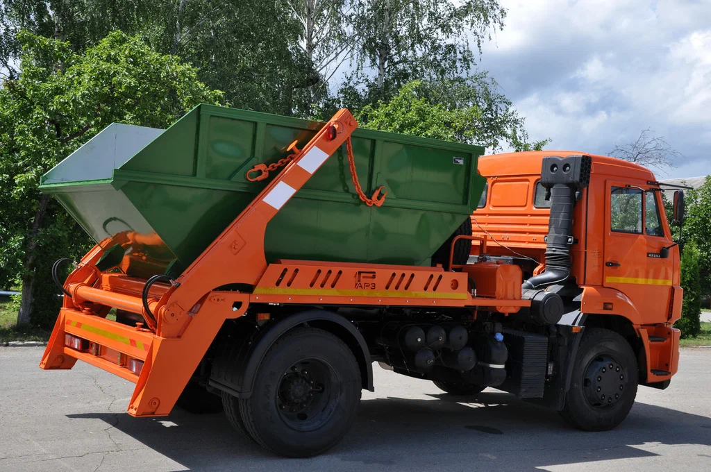 Заказ бункеровоза для вывоза мусора и отходов в Валуйках в октябре