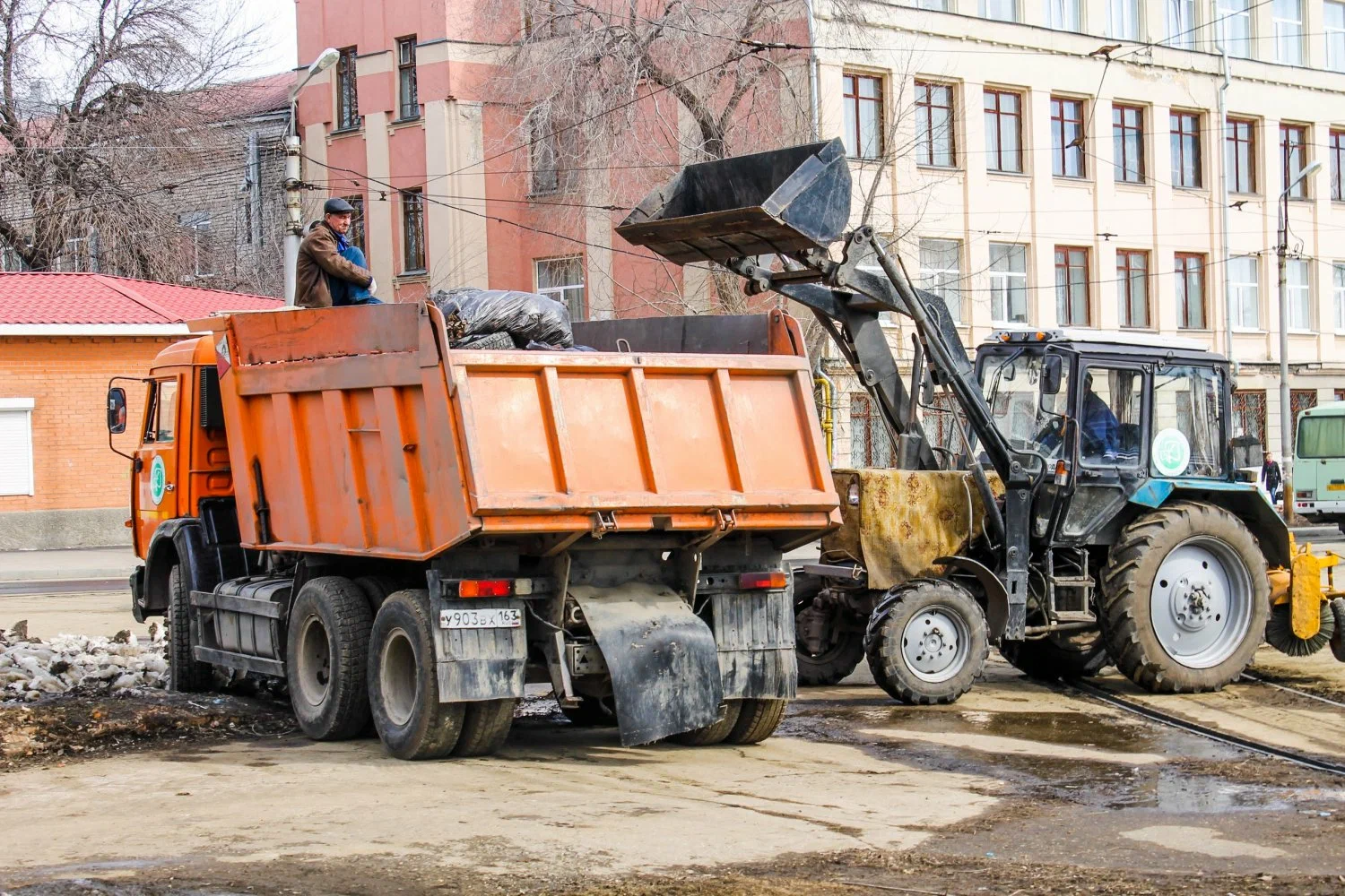 Вывоз мусора Камазом в Валуйках – аренда и заказ Камаза 10 тонн от 2502 руб. в ПроМусор