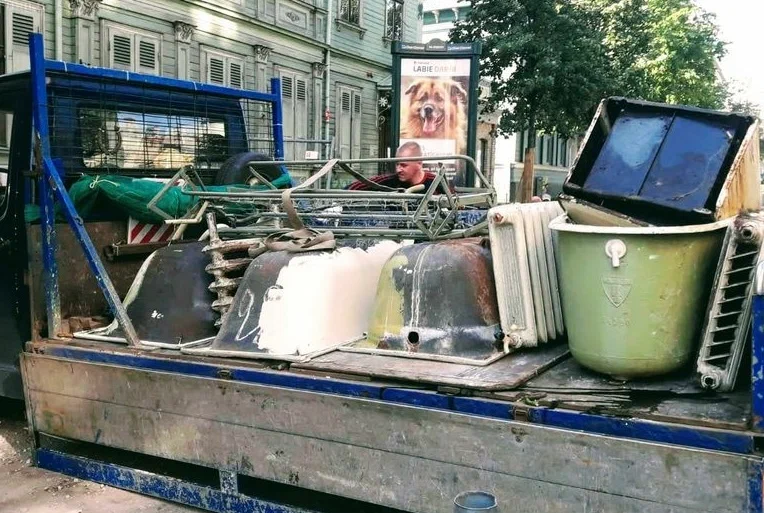 Вывоз старой сантехники в Валуйках от ПроМусор: быстро, недорого от 585 руб., утилизация и грузчики