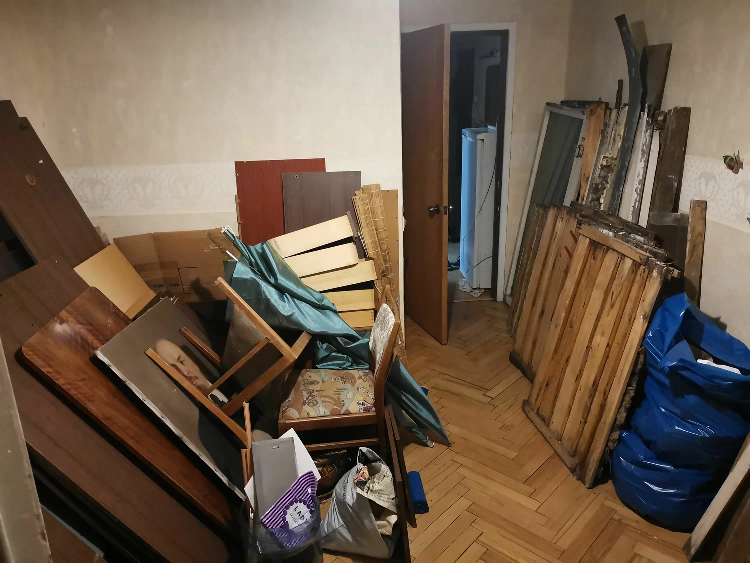Демонтаж мебели с вывозом и утилизацией в Валуйках в октябре